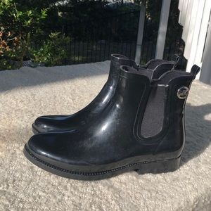Authentic Michael Kors Black rain boots, size 8 ☔️